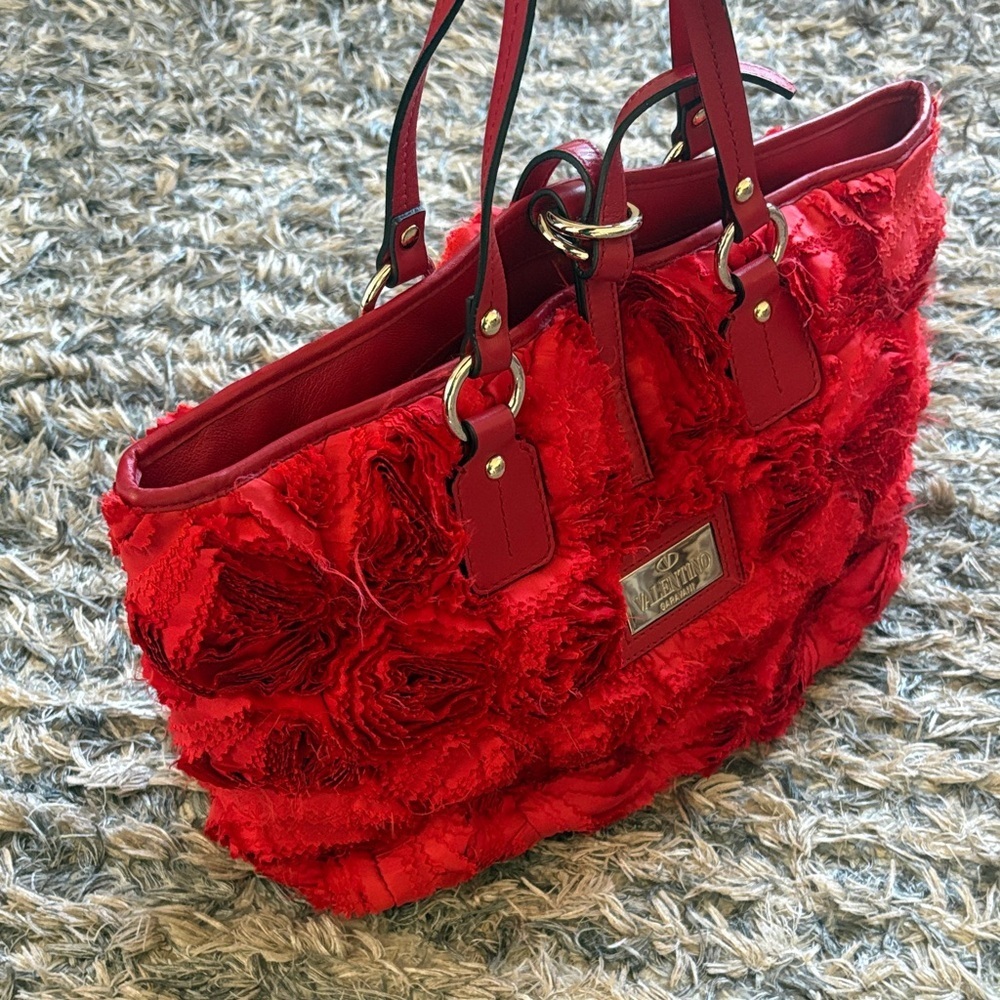 Valentino Red Floral Textured Tote, Gold Hardware - Picture 3 of 14